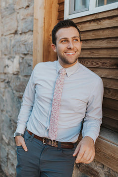 Ventura tie worn with a light gray shirt and blue/gray pants.