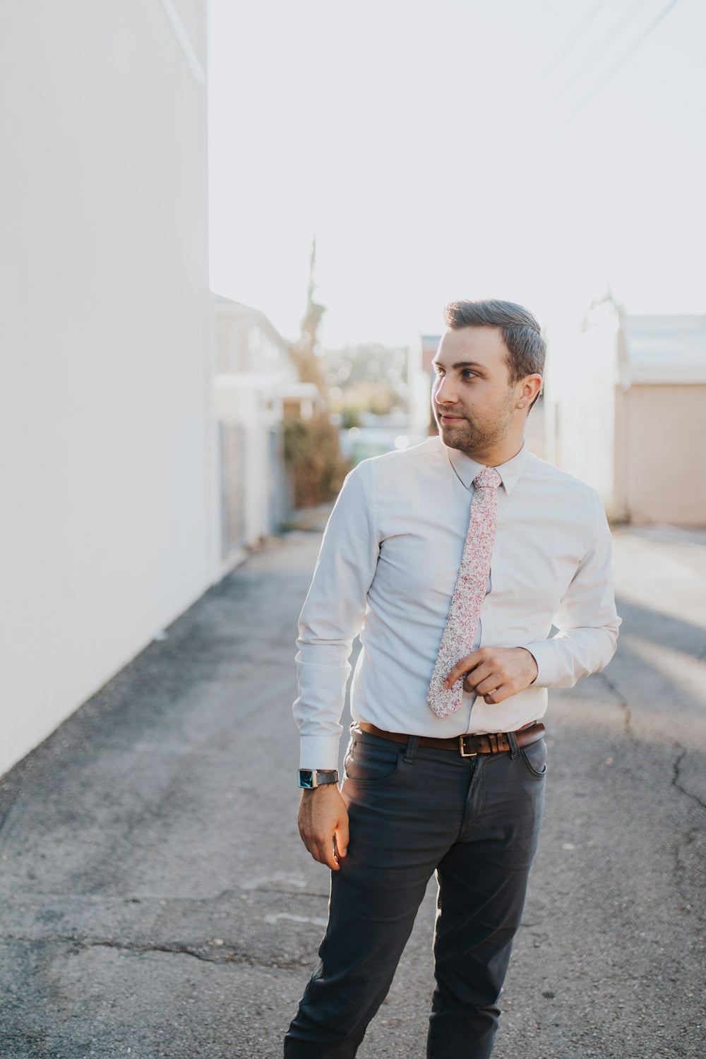 Ventura tie worn with a light gray shirt and blue/gray pants.