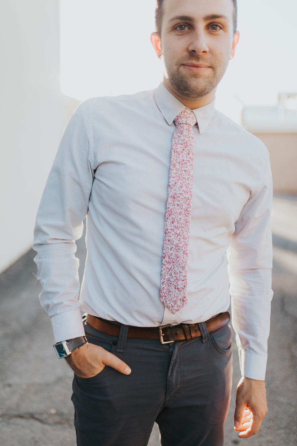 Ventura tie worn with a light gray shirt and blue/gray pants.