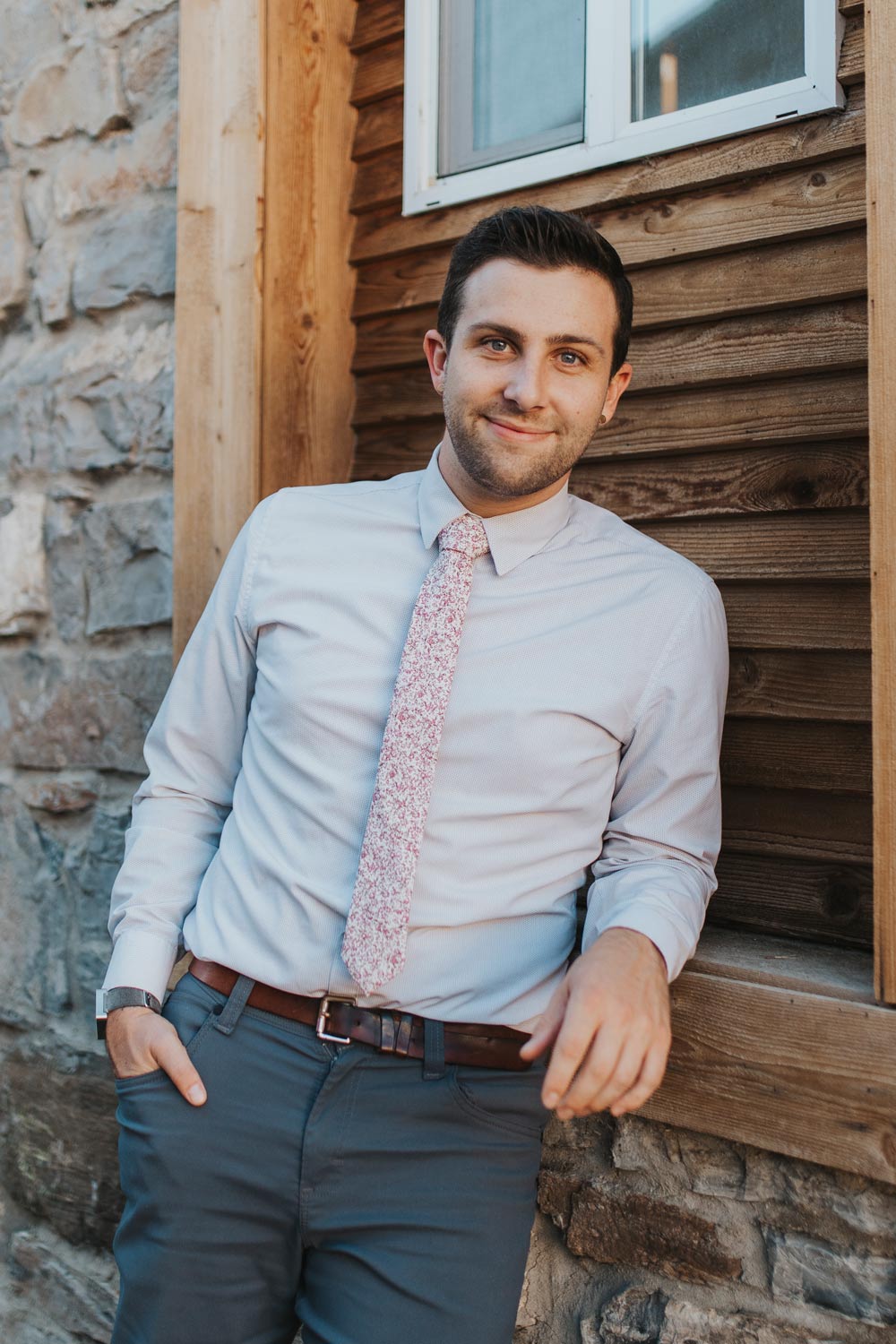 Ventura tie worn with a light gray shirt and blue/gray pants.