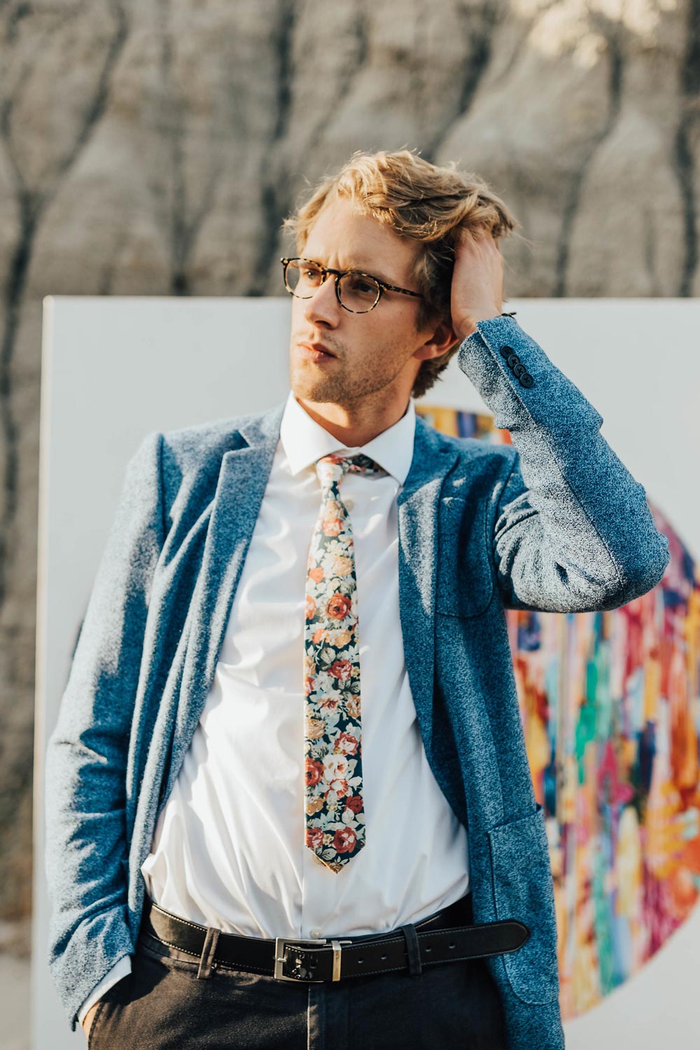 Mardi tie worn with a white shirt and blue textured suit jacket.